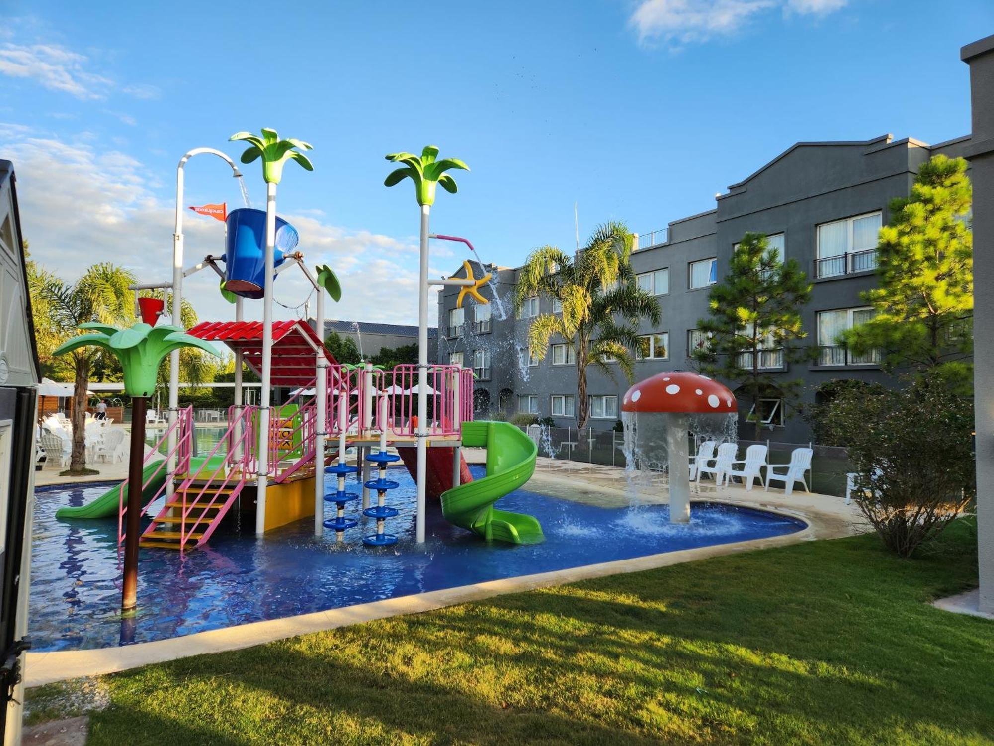 Howard Johnson Hotel & Resort Funes Dış mekan fotoğraf