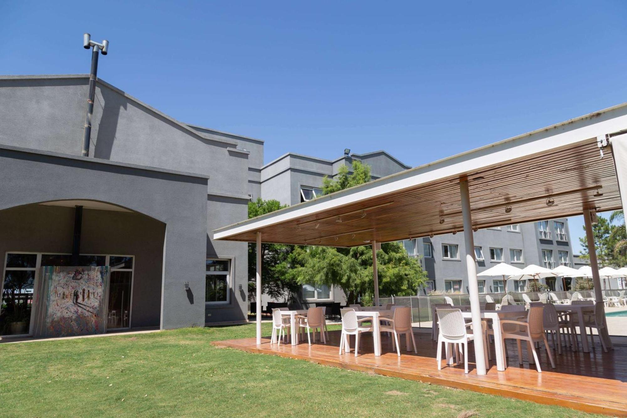 Howard Johnson Hotel & Resort Funes Dış mekan fotoğraf