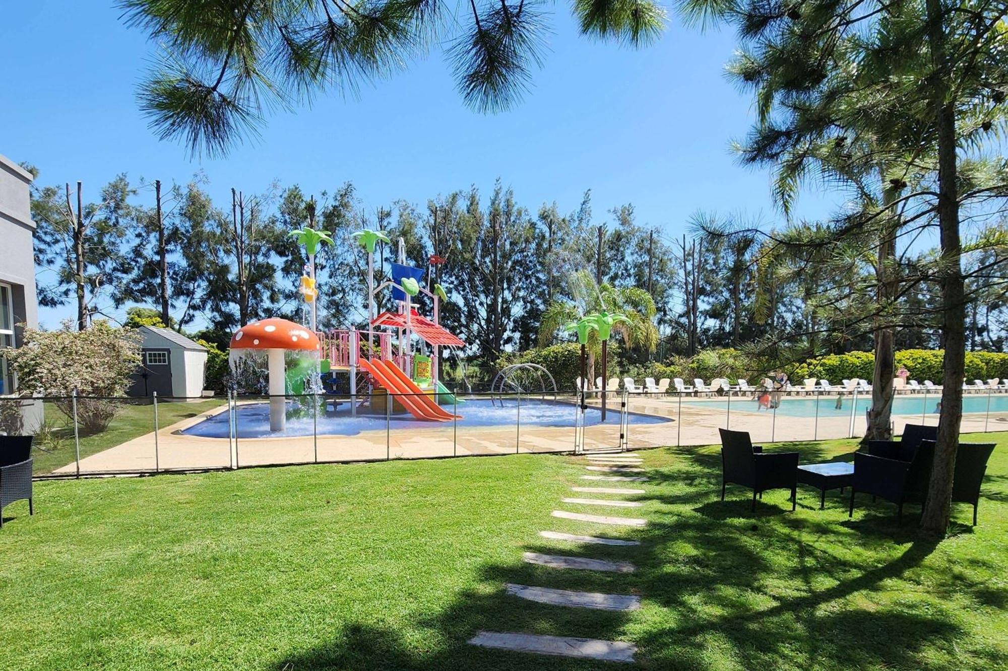 Howard Johnson Hotel & Resort Funes Dış mekan fotoğraf