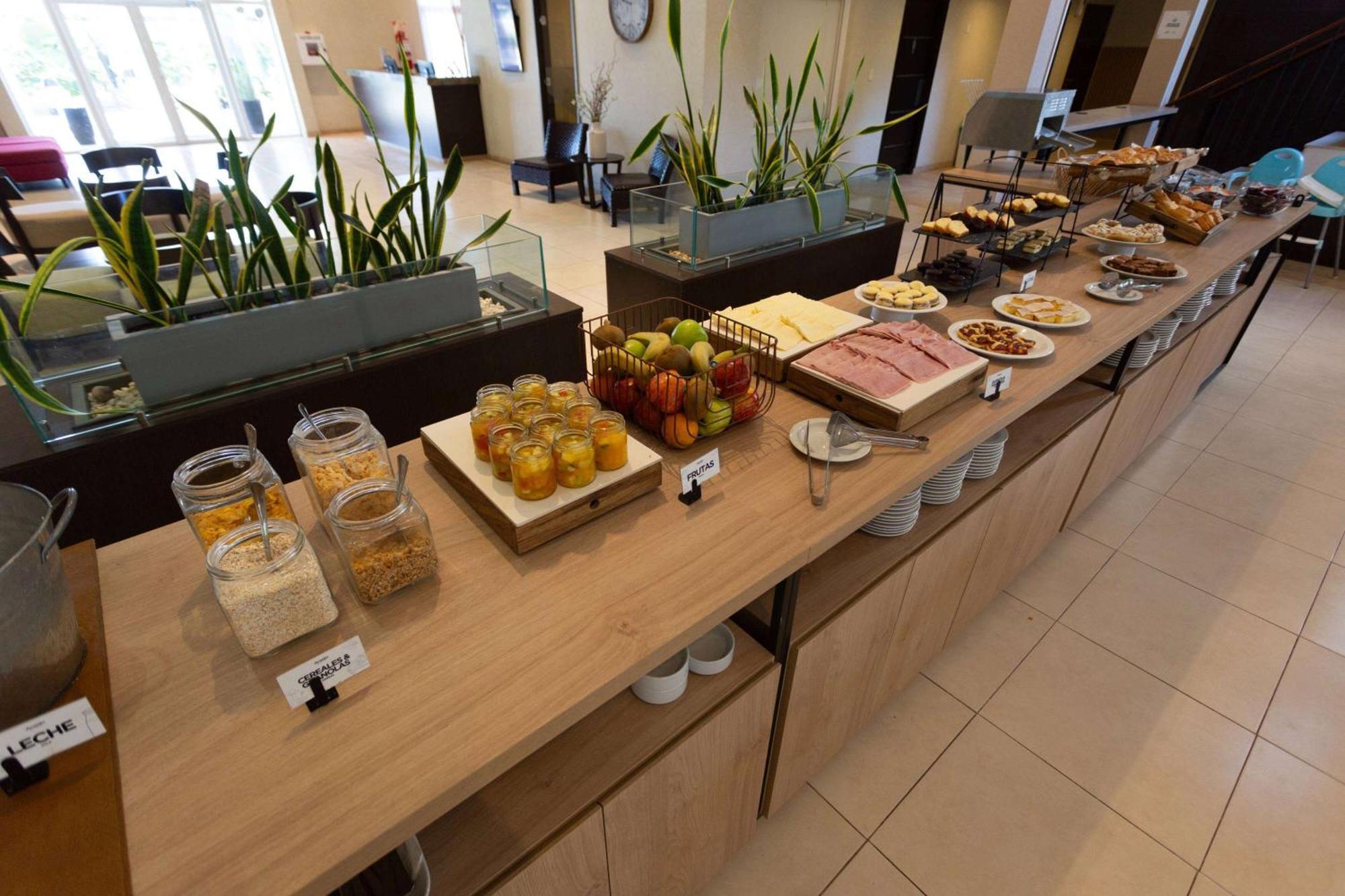 Howard Johnson Hotel & Resort Funes Dış mekan fotoğraf