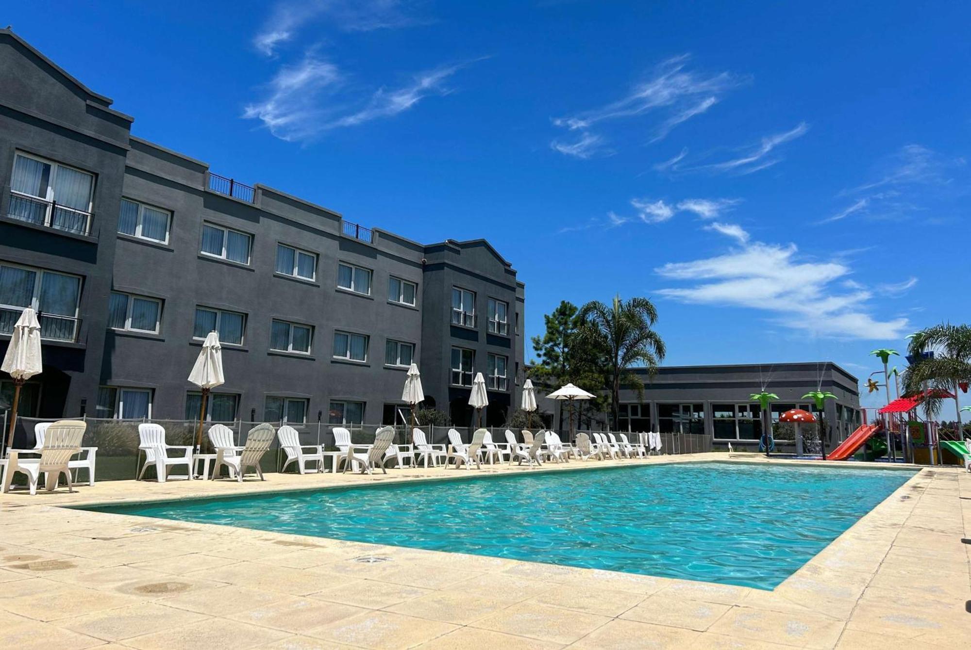 Howard Johnson Hotel & Resort Funes Dış mekan fotoğraf