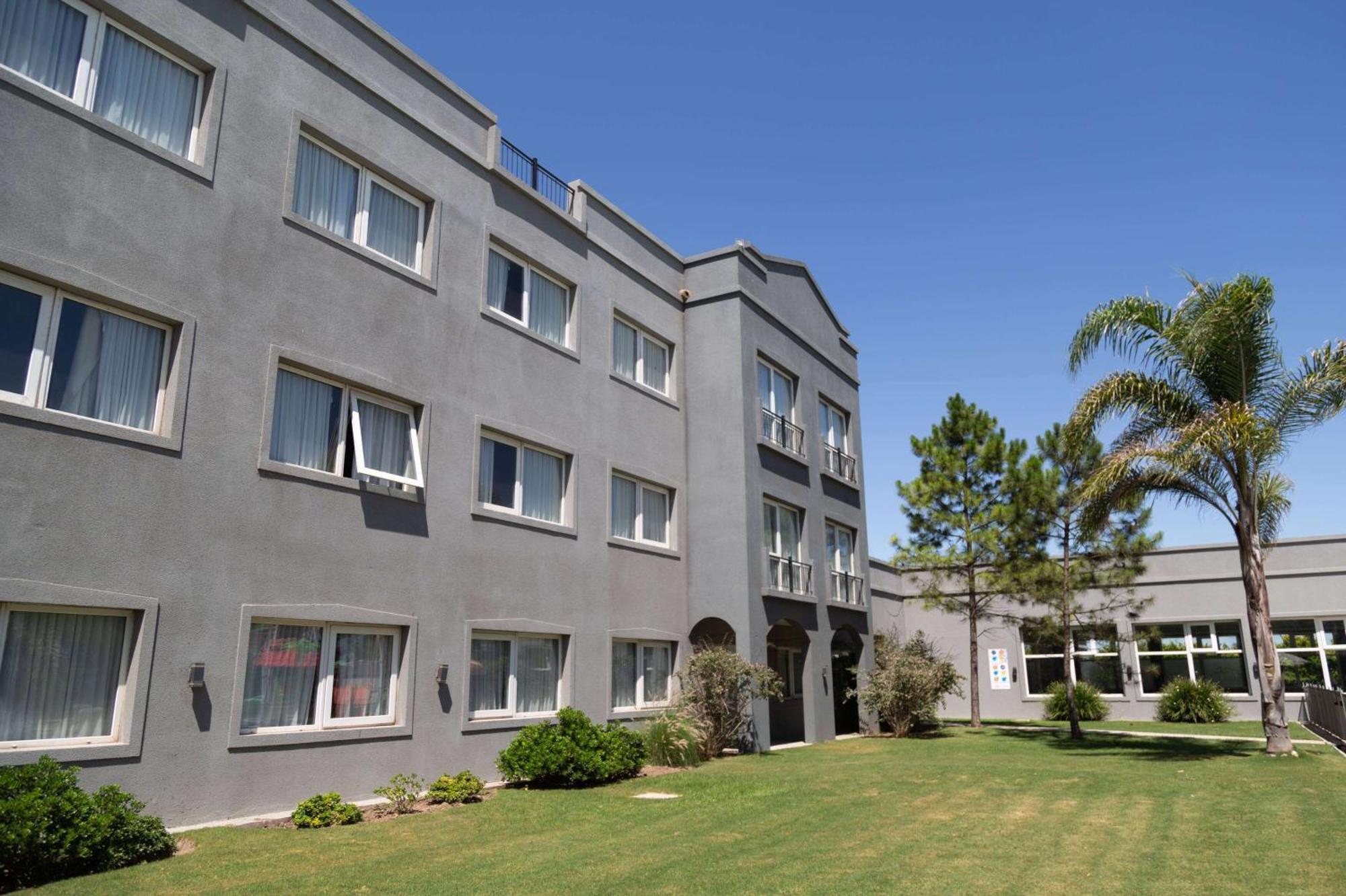 Howard Johnson Hotel & Resort Funes Dış mekan fotoğraf