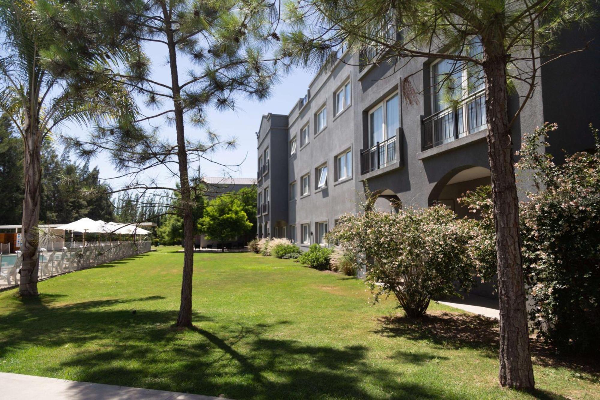 Howard Johnson Hotel & Resort Funes Dış mekan fotoğraf